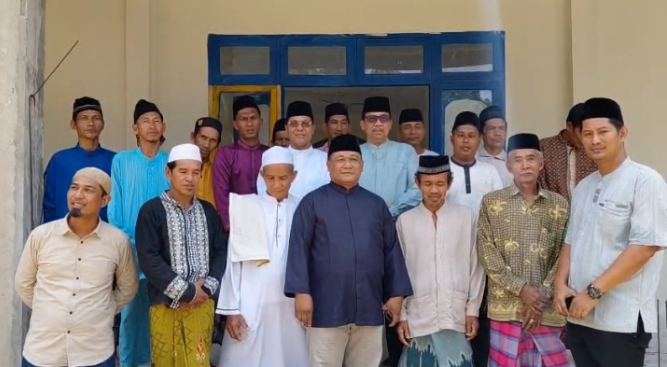 Jamaah Masjid Baitunnur Desa Sebala, Kecamatan Pulau Panjang. Foto: Istimewa