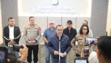doorstop terkait penindakan tindak pidana perjudian jenis kasino di 9 Stage Lounge & Bar. Foto: INIKEPRI.COM