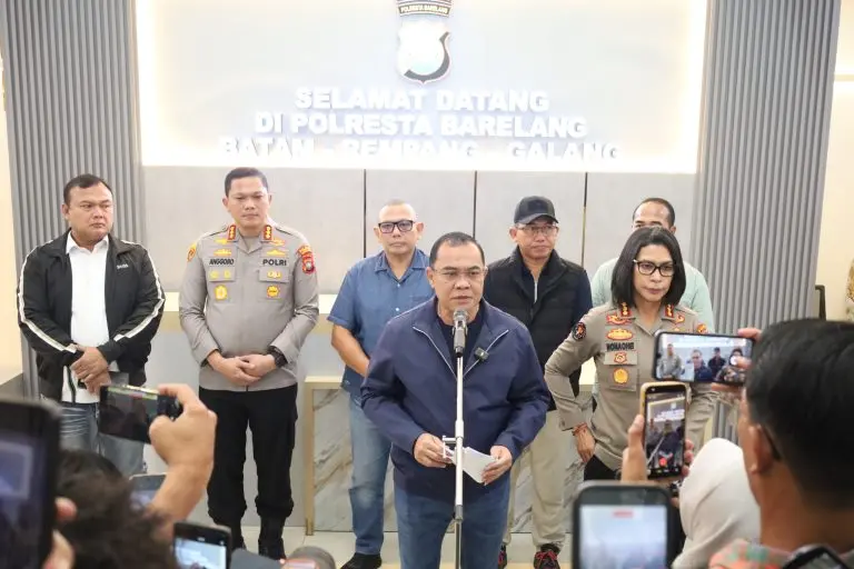 doorstop terkait penindakan tindak pidana perjudian jenis kasino di 9 Stage Lounge & Bar. Foto: INIKEPRI.COM