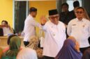 Wali Kota Tanjungpinang H. Lis Darmansyah hadir di pembagian beras kepada masyarakat. Foto: INIKEPRI.COM