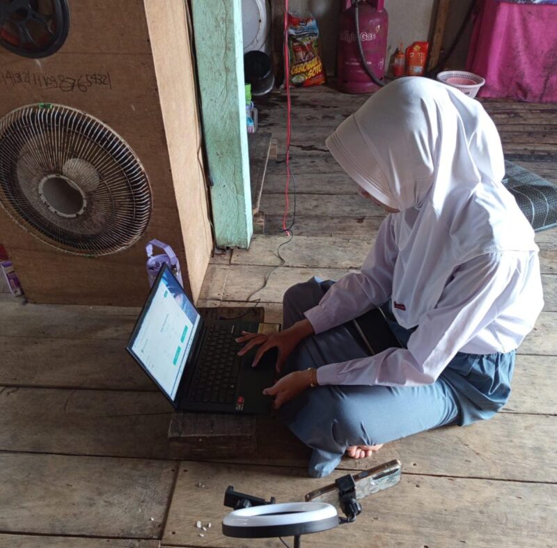 Devi Julianti, siswi SMAN 1 Siantan Utara, yang mengikuti Gen Halal Championship 2026 secara daring dari Kabupaten Kepulauan Anambas. Foto: INIKEPRI.COM