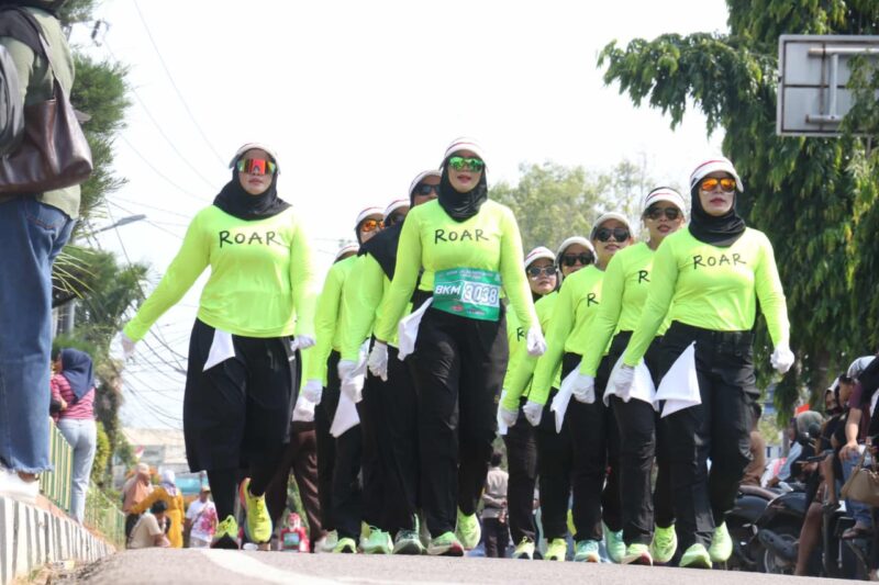 Gerak Jalan Proklamasi 8 Kilometer dalam rangka memeriahkan Hari Ulang Tahun (HUT) ke-81 Kemerdekaan Republik Indonesia. Foto: INIKEPRI.COM