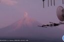 Gunung Semeru erupsi dengan tinggi kolom letusan teramati 1,2 km di atas puncak pada Jumat pagi, 14 Agustus 2026. Foto: ANTARA/HO-PVMBG