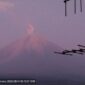 Gunung Semeru erupsi dengan tinggi kolom letusan teramati 1,2 km di atas puncak pada Jumat pagi, 14 Agustus 2026. Foto: ANTARA/HO-PVMBG