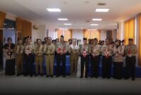 Penyerahan sertifikat Jambore Nasional XII sekaligus penyematan Tanda Ikut Serta Kegiatan (TISKA) kepada para anggota Pramuka Natuna. Foto: INIKEPRI.COM/NatunaKab