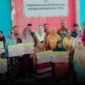 Sebanyak 70 orang lanjut usia (lansia) menerima bantuan sosial tunai, sementara enam orang masyarakat miskin ekstrem juga mendapatkan bantuan sosial dari pemerintah kabupaten Natuna. Foto: INIKEPRI.COM