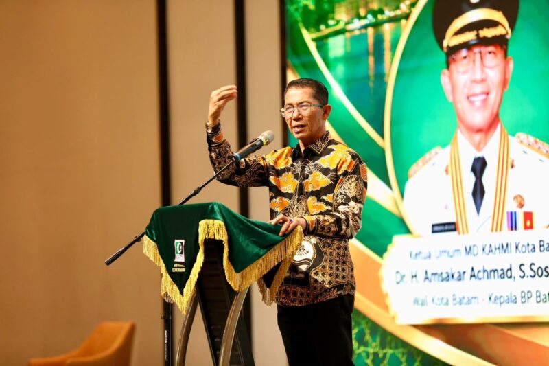 Wali Kota Batam, Amsakar Achmad, menyampaikan sambutan saat menghadiri Musda VII MD KAHMI dan FORHATI Kota Batam di Swiss-Belhotel Harbour Bay, Sabtu (19/9/2026). Foto: INIKEPRI.COM/Media Center Batam 