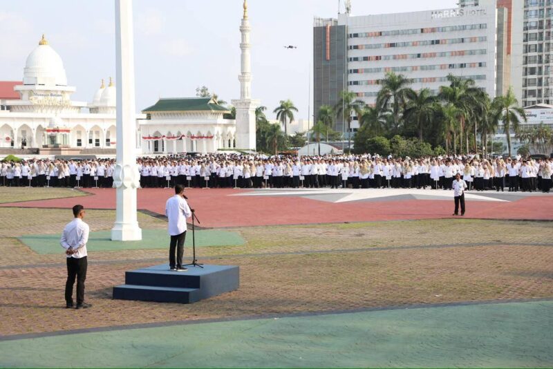 Amsakar saat memimpin apel gabungan jajaran Pemko Batam dan BP Batam. Foto: INIKEPRI.COM