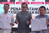 penandatanganan nota kesepahaman (MoU) antara Pemko Batam dan APINDO yang menaungi 30 perusahaan besar. Kegiatan berlangsung di Kantor Wali Kota Batam, Jumat (11/9/2026), dan disaksikan Wakil Menteri Dalam Negeri RI Bima Arya Sugiarto. Foto: INIKEPRI.COM