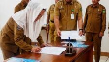 Pemerintah Kabupaten Natuna secara resmi melantik enam pejabat daerah menjadi pejabat fungsional di BPBD Kabupaten Natuna, di Kantor Bupati Natuna. Foto: Istimewa 