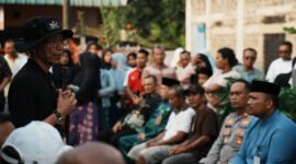 Kepala BP Batam Amsakar Achmad turun langsung meninjau kondisi salah satu stress area di Kavling Sagulung Berseri, Sei Lekop, RW 8 RT 3 dan RT 5. Foto: INIKEPRI.COM/BP Batam 