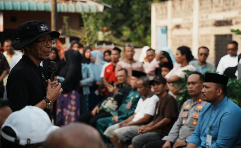 Kepala BP Batam Amsakar Achmad turun langsung meninjau kondisi salah satu stress area di Kavling Sagulung Berseri, Sei Lekop, RW 8 RT 3 dan RT 5. Foto: INIKEPRI.COM/BP Batam