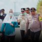 Bupati Natuna Cen Sui Lan saat meninjau karhutla beberapa waktu lalu. Foto: INIKEPRI.COM/Arsip