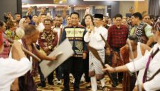 Wali Kota Batam Amsakar saat membuka Musyawarah Besar (Mubes) Perkumpulan Keluarga Besar Nusa Tenggara Timur (PK NTT) Kota Batam di Golden View Hotel. Foto: INIKEPRI.COM/Media Center Batam 