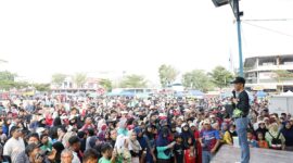 Wali Kota Batam, Amsakar Achmad, saat menghadiri KAHMI Forever Jalan Sehat (KFJS) yang digelar di Lapangan SP Plaza. Foto: INIKEPRI.COM/Media Center Batam 