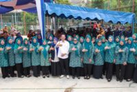 Penyerahan bantuan berlangsung di Kecamatan Sagulung, Senin (14/9/2026), dan dihadiri Wali Kota Batam Amsakar Achmad, Ketua TP-PKK Kota Batam Erlita Amsakar, serta Kepala Dinas Perikanan Kota Batam Yudi Atmajianto. Foto: INIKEPRI.COM/Media Center Batam
