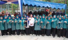 Amsakar Bersama TP-PKK Batam Serahkan Bantuan Usaha Perikanan Rp150 Juta, Minta Tak Berhenti di Seremoni