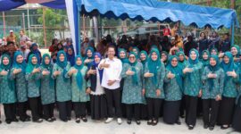 Penyerahan bantuan berlangsung di Kecamatan Sagulung, Senin (14/9/2026), dan dihadiri Wali Kota Batam Amsakar Achmad, Ketua TP-PKK Kota Batam Erlita Amsakar, serta Kepala Dinas Perikanan Kota Batam Yudi Atmajianto. Foto: INIKEPRI.COM/Media Center Batam 