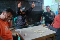 Raja Mustakim kembali meng-apollo-kan pasangan Sinaga-Parlin, anggota Komando Pasukan Gerak Cepat (Kopasgat) TNI AU Natuna, pada pertandingan eksebisi. Foto: INIKEPRI.COM