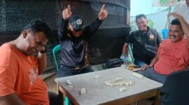 Raja Mustakim kembali meng-apollo-kan pasangan Sinaga-Parlin, anggota Komando Pasukan Gerak Cepat (Kopasgat) TNI AU Natuna, pada pertandingan eksebisi. Foto: INIKEPRI.COM