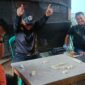 Raja Mustakim kembali meng-apollo-kan pasangan Sinaga-Parlin, anggota Komando Pasukan Gerak Cepat (Kopasgat) TNI AU Natuna, pada pertandingan eksebisi. Foto: INIKEPRI.COM