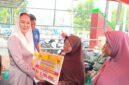 Bantuan sosial tahap II tahun 2026 tersebut diserahkan secara simbolis oleh Bupati Natuna Cen Sui Lan di Kantor Pos Ranai. Foto: Istimewa