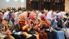 Ketua TP-PKK Batam, Erlita Amsakar, menghadiri Rapat Penguatan Tata Kelola Lembaga Dekranas, TP-PKK, dan Tim Pembina Posyandu se-Indonesia Bagian Barat di Jakarta Selatan. Foto: INIKEPRI.COM/Media Center Batam 