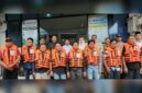 Bupati Natuna Cen Sui Lan bersama Wakil Bupati Natuna Jarmin Sidik menghadiri penyaluran bantuan pangan periode Juli, Agustus dan September 2026, bantuan sosial bagi keluarga miskin ekstrem dan lanjut usia (lansia), serta bantuan jaket pelampung bagi nelayan di Desa Tanjung, Kecamatan Bunguran Timur Laut. Foto: Istimewa 