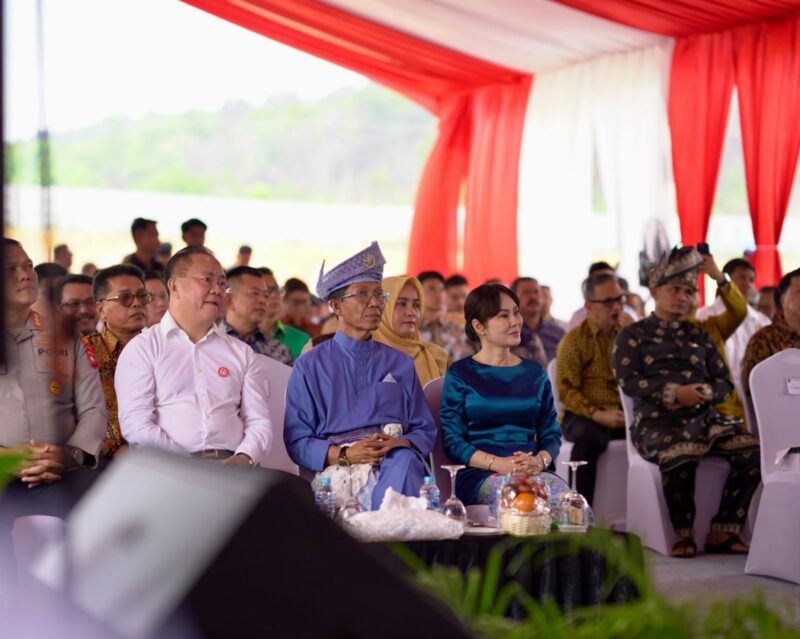 seremoni groundbreaking dan pemasangan tiang pancang perdana oleh Kepala BP Batam/Wali Kota Batam Amsakar Achmad, didampingi Wakil Kepala BP Batam/Wakil Wali Kota Batam Li Claudia Chandra dan Ketua Yayasan Merah Putih Eddy Hussy, Kamis (24/9/2026). Foto: INIKEPRI.COM/BP Batam 