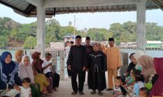 Unik! Dua Pasang Pengantin Akad Nikah di Atas Perahu LANTERA di Lingga