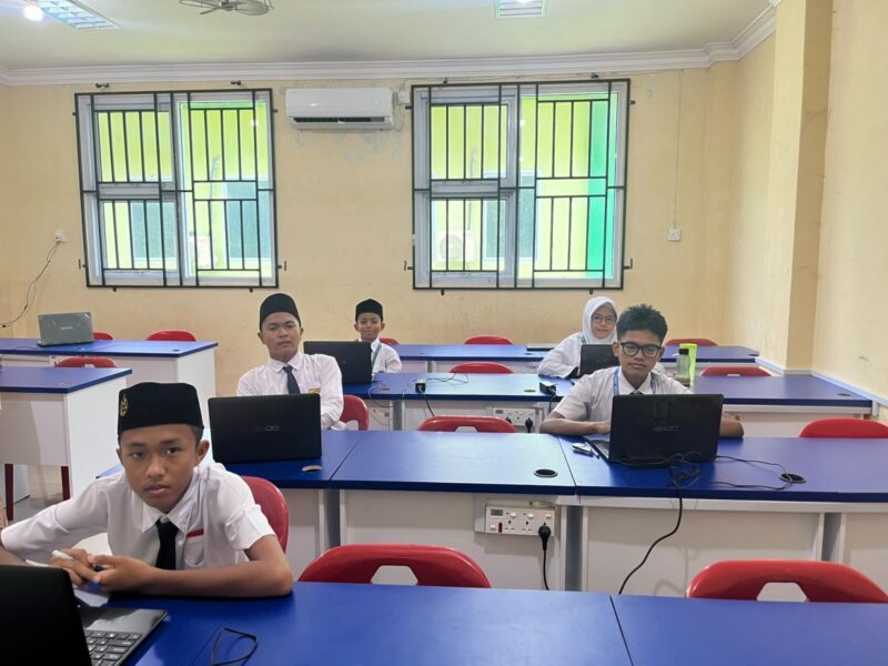 Lima murid terbaik Madrasah Tsanawiyah Negeri (MTsN) Tanjungpinang mengikuti Olimpiade Ilmu Pengetahuan Sosial (IPS) Islamic Youth Festival (IYF) Jaringan Sekolah Islam Terpadu (JSIT) 2026. Foto: INIKEPRI.COM
