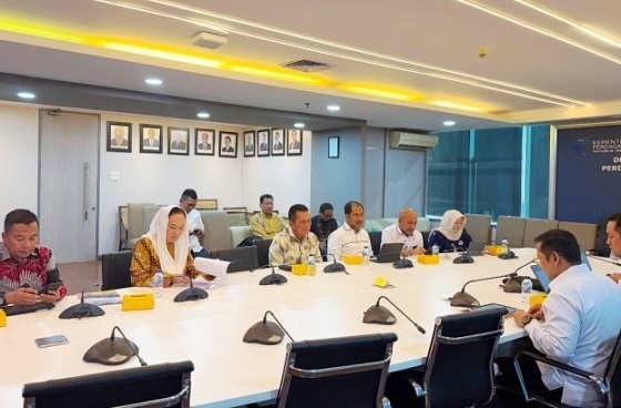 Gubernur Kepri Ansar Ahmad dan Bupati Natuna Cen Sui Lan menemui Menteri Perdagangan RI Budi Santoso membicarakan pendistribusian bahan pangan ke Natuna. Foto: Istimewa 