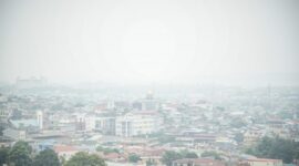 Kota Batam diselimuti kabut asap akibat karhutla. Foto: Istimewa 
