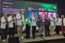 Direktur Utama PLN Batam Kwin Fo dan Wakil Wali Kota Batam sekaligus Wakil Kepala BP Batam Li Claudia Chandra bersama para pembicara dalam sesi Regional Dialogue Series – Indonesia di Data Centre World Asia, Singapura. PLN Batam menyiapkan pengembangan kapasitas pembangkitan secara bertahap mengikuti pertumbuhan kebutuhan listrik. Foto: INIKEPRI.COM/PLN Batam 