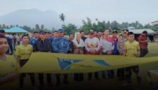 Bupati Natuna, Cen Sui Lan, resmi membuka Turnamen Piala Bupati Natuna Tahun 2026 untuk cabang olahraga sepak bola dan bola voli. Foto: NatunaKab