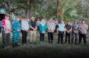 Sekitar 600 peserta dari unsur pemerintah daerah, TNI-Polri, dan masyarakat mengikuti kegiatan gotong royong bersama sejala dengan memperingati HUT ke-81 TNI dan HUT ke-27 Kabupaten Natuna. Foto: INIKEPRI.COM