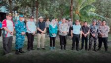 Sekitar 600 peserta dari unsur pemerintah daerah, TNI-Polri, dan masyarakat mengikuti kegiatan gotong royong bersama sejala dengan memperingati HUT ke-81 TNI dan HUT ke-27 Kabupaten Natuna. Foto: INIKEPRI.COM