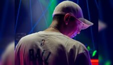 DJ Diaz Jay saat berada di balik turntable, melanjutkan perjalanan 24 tahunnya sebagai DJ di Batam. Foto: Dok. Pribadi Diaz Jay