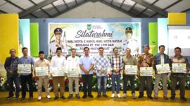 Silaturahmi Wali Kota dan Wakil Wali Kota Batam bersama RT/RW, LPM, dan Tokoh Masyarakat se-Kecamatan Sekupang di Aula SMP Kartini Sei Harapan. Foto: INIKEPRI.COM/Media Center Batam 