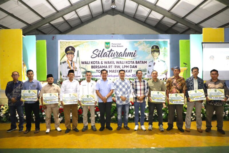 Silaturahmi Wali Kota dan Wakil Wali Kota Batam bersama RT/RW, LPM, dan Tokoh Masyarakat se-Kecamatan Sekupang di Aula SMP Kartini Sei Harapan. Foto: INIKEPRI.COM/Media Center Batam 
