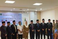 Bupati Natuna Cen Sui Lan dan Wakil Bupati Jarmin berfoto dengan para pejabat yang dilantik. Foto: INIKEPRI.COM