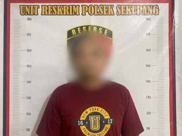 kreator konten berinisial FK kini diamankan di Mapolsek Sekupang. Foto: Istimewa