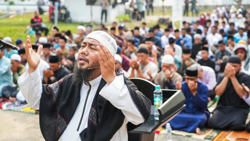 Badan Pengusahaan Batam (BP Batam) melalui Direktorat Badan Usaha SPAM dan Pengolahan Limbah menggelar pelaksanaan Shalat Istisqa bersama masyarakat Kota Batam di area Waduk Nongsa. Foto: INIKEPRI.COM/BP Batam