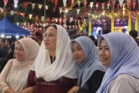 Bupati Natuna Cen Sui Lan saat di Pantai Piwang. Foto: Istimewa 