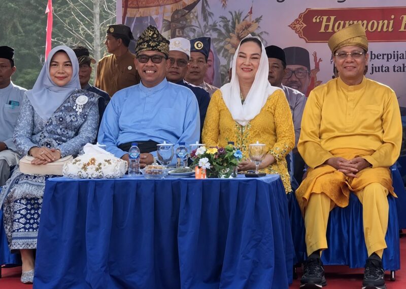 Bupati Natuna Cen Sui Lan dan Wakil Bupati Jarmin di HUT Natuna ke-27. Foto: INIKEPRI.COM