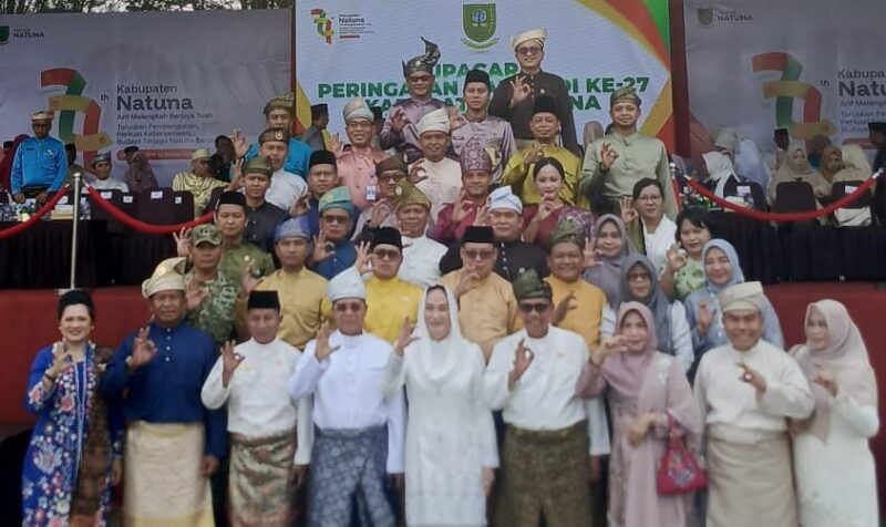 Bupati Natuna Cen Sui Lan berfoto bersama Forkopimda seusai upacara peringatan HUT ke-27 Kabupaten Natuna. Foto: Istimewa