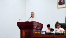 Bupati Natuna Cen Sui Lan di Rapat Paripurna DPRD Kabupaten Natuna ke-21 Masa Sidang III Tahun Sidang 2026. Foto: INIKEPRI.COM