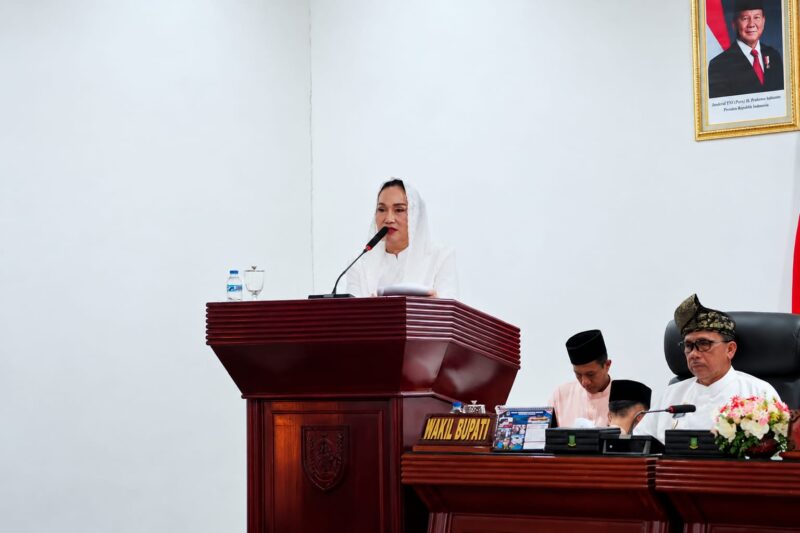 Bupati Natuna Cen Sui Lan di Rapat Paripurna DPRD Kabupaten Natuna ke-21 Masa Sidang III Tahun Sidang 2026. Foto: INIKEPRI.COM