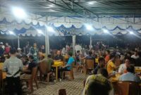 Suasana pertandingan Domino di Pantai Piwang. Foto: INIKEPRI.COM