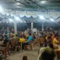 Suasana pertandingan Domino di Pantai Piwang. Foto: INIKEPRI.COM
